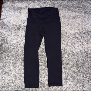 Lululemon cropped leggings size 6!🖤